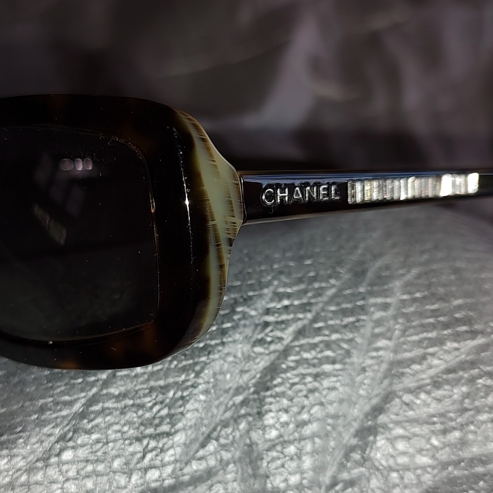 Chanel sunglasses with Swarovski crystals - Picture 4 of 9